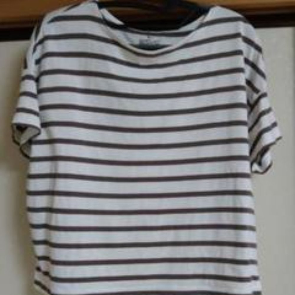 White casual T-shirt